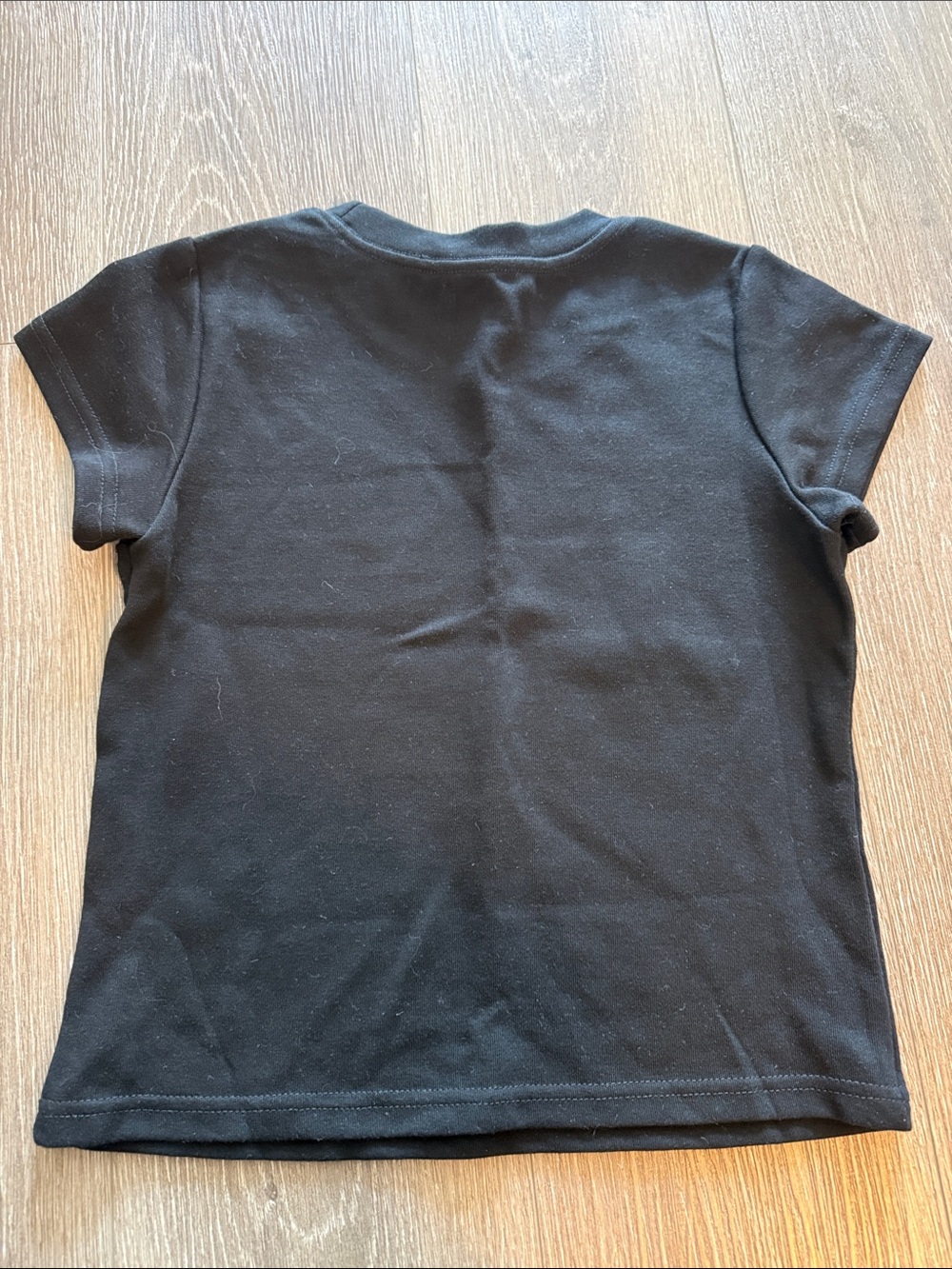 ALO Yoga Women’s Black Tee with Silver Logo - Picture 3 of 3